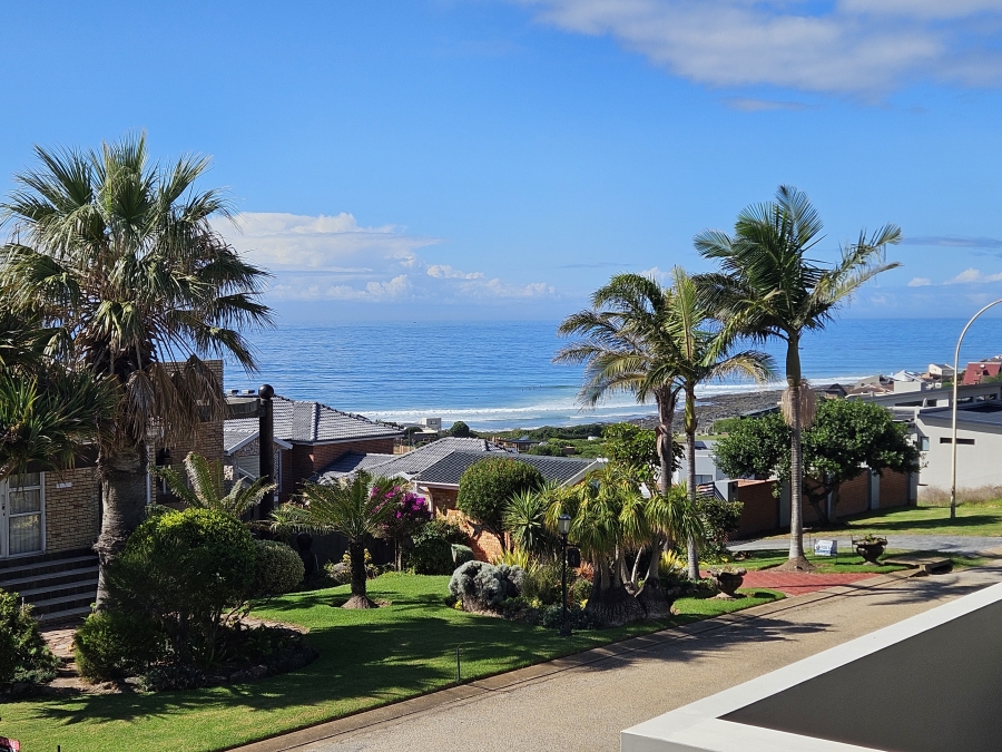 5 Bedroom Property for Sale in Wavecrest Eastern Cape